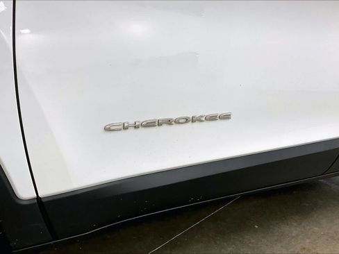 Used 2019 Jeep Cherokee Limited AWD/4WD image 31
