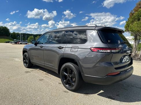 Used 2023 Jeep Grand Cherokee L Laredo AWD/4WD image 5