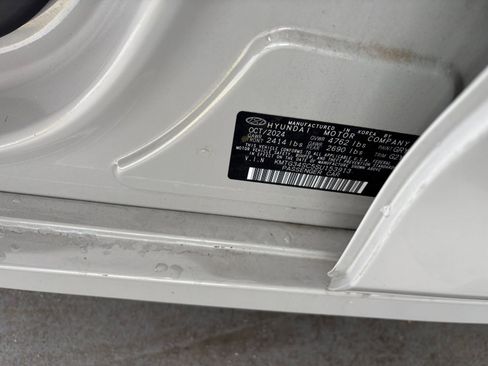 Used 2025 Genesis G70 2.5T image 29