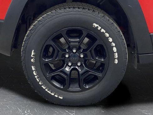 Used 2019 Jeep Cherokee Trailhawk image 41