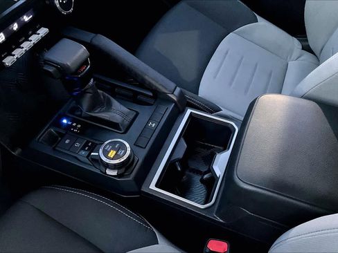 Used 2025 Toyota Tacoma TRD Off-Road image 15