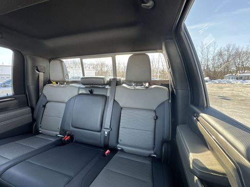 Used 2025 Chevrolet Silverado 2500 ZR2 w/ Technology Package AWD/4WD image 26