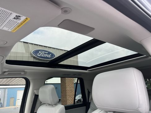 Used 2025 Ford Expedition Platinum w/ Driver's Package AWD/4WD image 12
