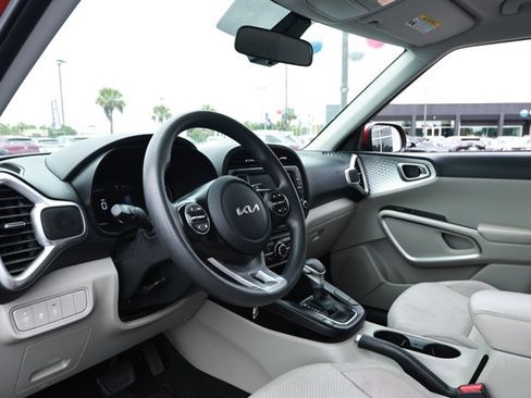 Used 2023 Kia Soul LX w/ LX Technology Package FWD image 22