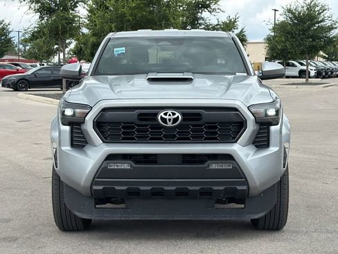 Used 2025 Toyota Tacoma TRD Sport AWD/4WD image 2