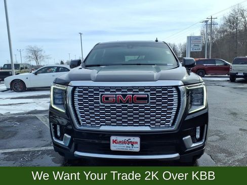 Used 2022 GMC Yukon XL Denali w/ Denali Premium Package image 3