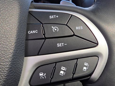 Used 2019 Jeep Grand Cherokee Summit image 12