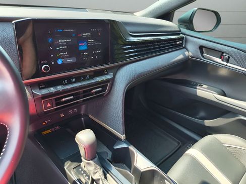 Used 2025 Toyota Camry SE image 21