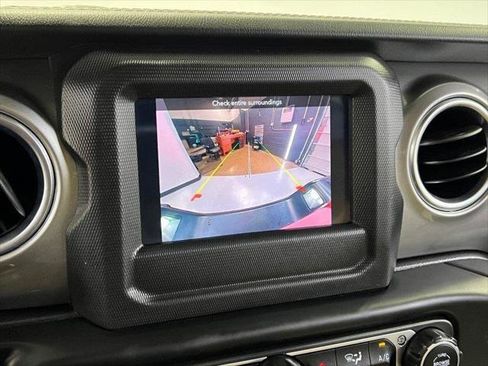 Certified 2021 Jeep Gladiator Overland w/ Cold Weather Group image 47