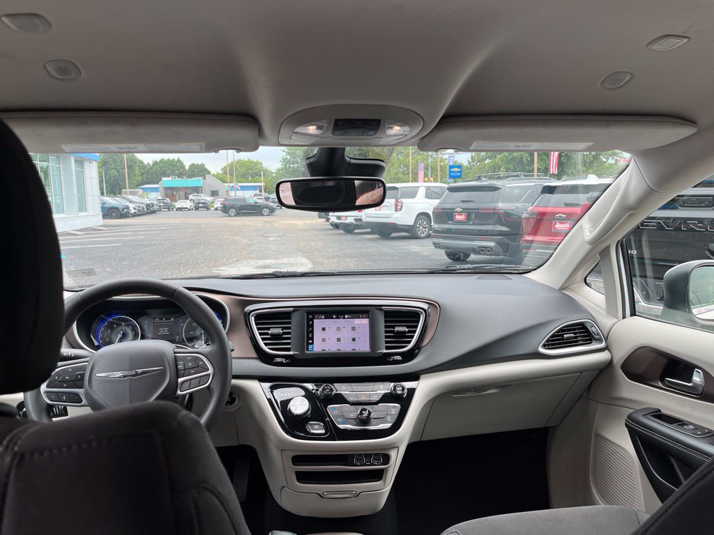 Used 2023 Chrysler Voyager LX FWD image 53