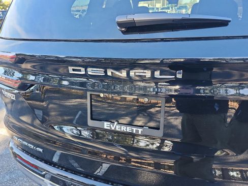 New 2026 GMC Acadia Denali w/ Super Cruise Package FWD image 4