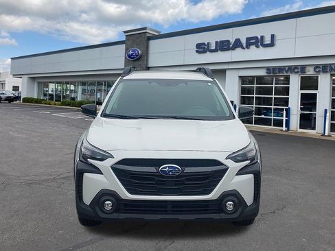 Used 2025 Subaru Outback Premium AWD/4WD image 2