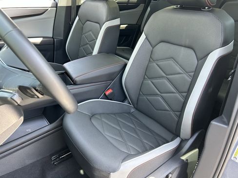 Certified 2025 Volkswagen Atlas Peak Edition SE AWD/4WD image 18