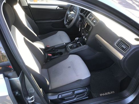 Used 2017 Volkswagen Jetta S image 9