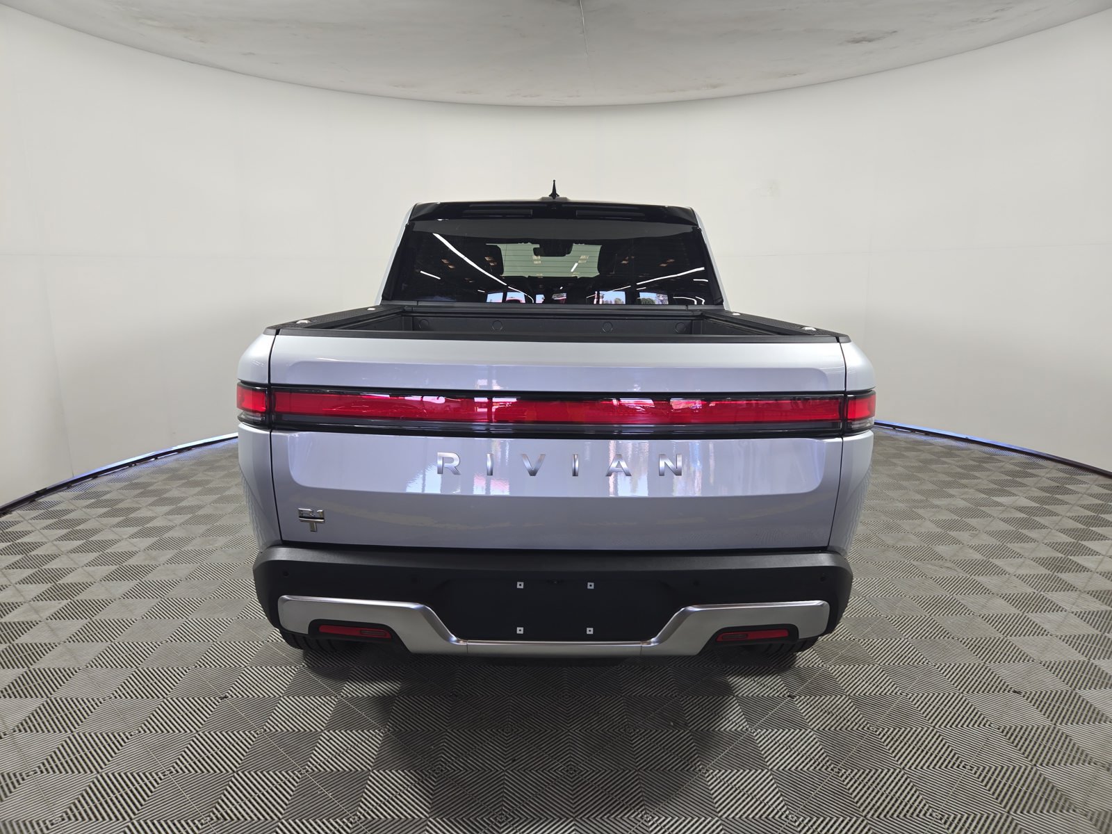Used 2023 Rivian R1T Adventure Dual AWD/4WD image 4