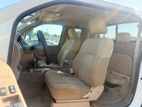 Used 2015 Nissan Frontier SV RWD image 11