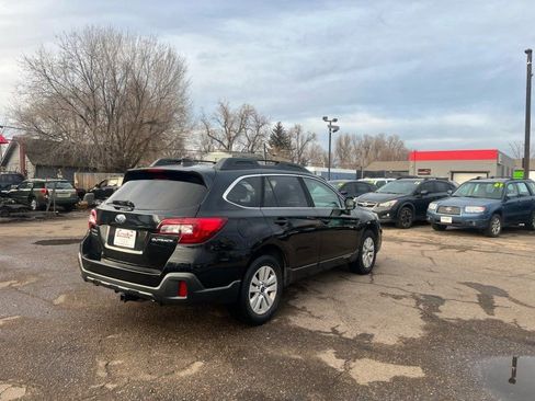 Used 2019 Subaru Outback 2.5i Premium image 6