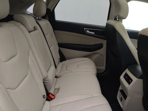 Used 2015 Ford Edge Titanium FWD image 19