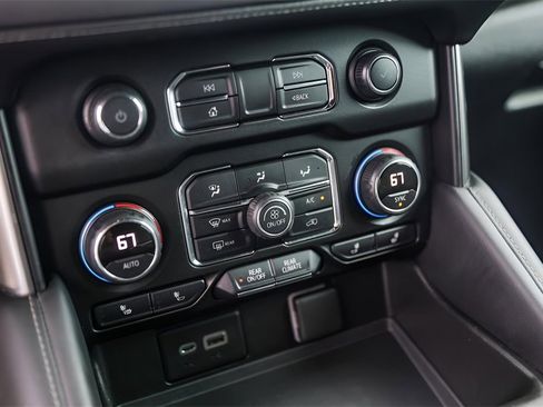 Used 2021 Chevrolet Tahoe Z71 w/ Z71 Signature Package image 23