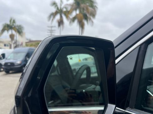 Used 2025 GMC Yukon XL Denali AWD/4WD image 14