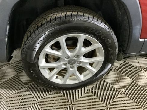 Used 2017 Jeep Cherokee Latitude FWD image 11