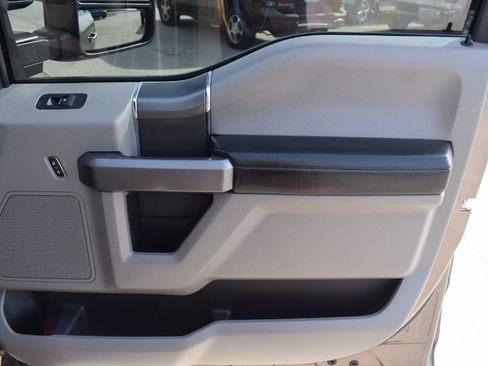 Used 2019 Ford F150 XLT w/ Equipment Group 302A Luxury AWD/4WD image 16