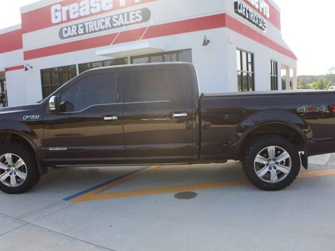 Used 2018 Ford F150 Platinum w/ Equipment Group 701A Luxury AWD/4WD image 4