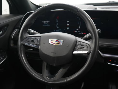 Used 2024 Cadillac XT4 Premium Luxury image 18