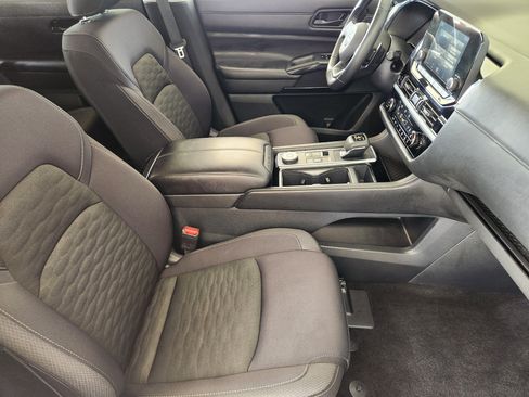 Used 2025 Nissan Pathfinder SV AWD/4WD image 13
