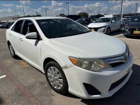 Used 2012 Toyota Camry LE image 6