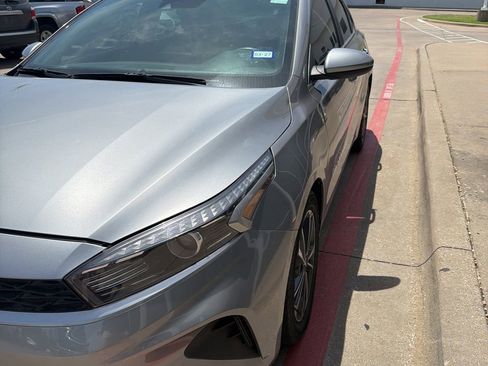 Used 2023 Kia Forte LXS FWD image 3