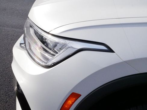 Certified 2024 Volkswagen Tiguan SE R-Line image 16