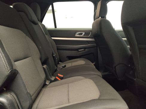Used 2018 Ford Explorer XLT w/ Equipment Group 201A AWD/4WD image 19