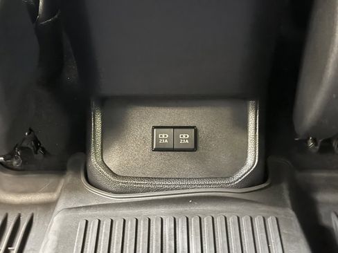 Used 2020 Toyota Highlander XLE image 17