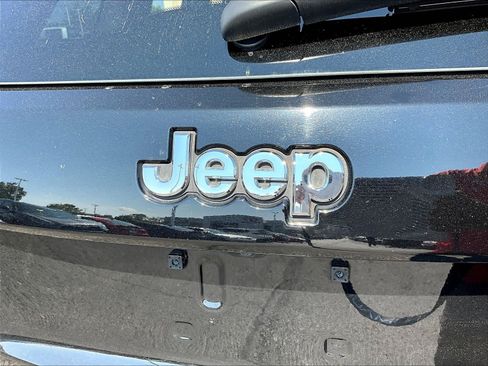 Used 2017 Jeep Grand Cherokee Limited w/ Trailer Tow Group IV AWD/4WD image 24