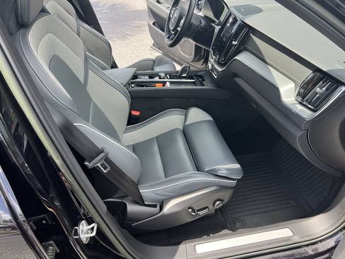 Used 2022 Volvo XC60 B5 R-Design w/ Advanced Package FWD image 34