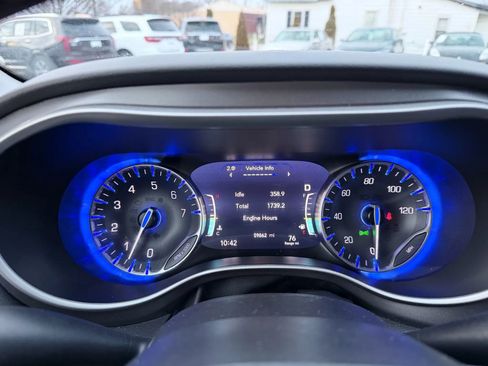 Used 2023 Chrysler Pacifica Touring-L FWD image 17