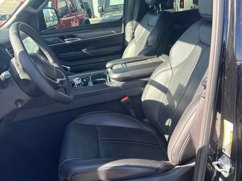 Used 2023 Jeep Wagoneer Series II w/ Mopar Step-Up Package AWD/4WD image 10
