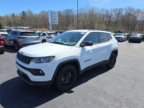 New 2026 Jeep Compass Latitude image 8