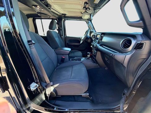 Used 2023 Jeep Gladiator Sport image 14