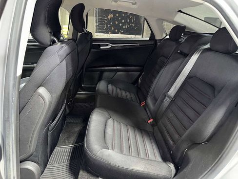 Used 2015 Ford Fusion SE image 16