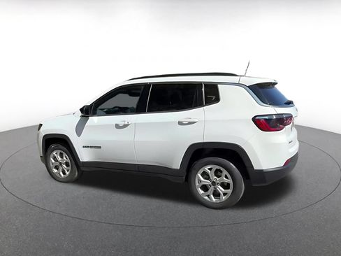Used 2025 Jeep Compass Latitude AWD/4WD image 10