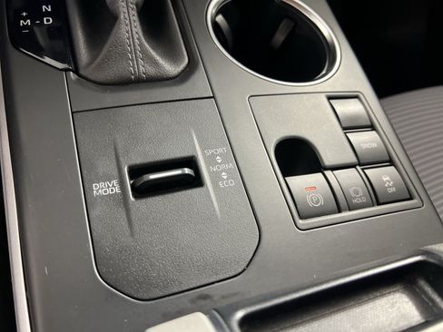 Used 2023 Toyota Highlander L FWD image 31