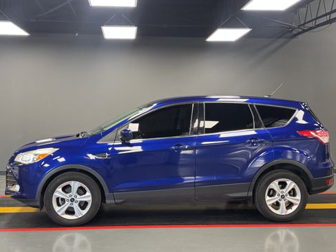 Used 2015 Ford Escape SE FWD image 2