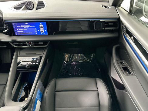 Certified 2025 Porsche Macan 4 Electric AWD/4WD image 23