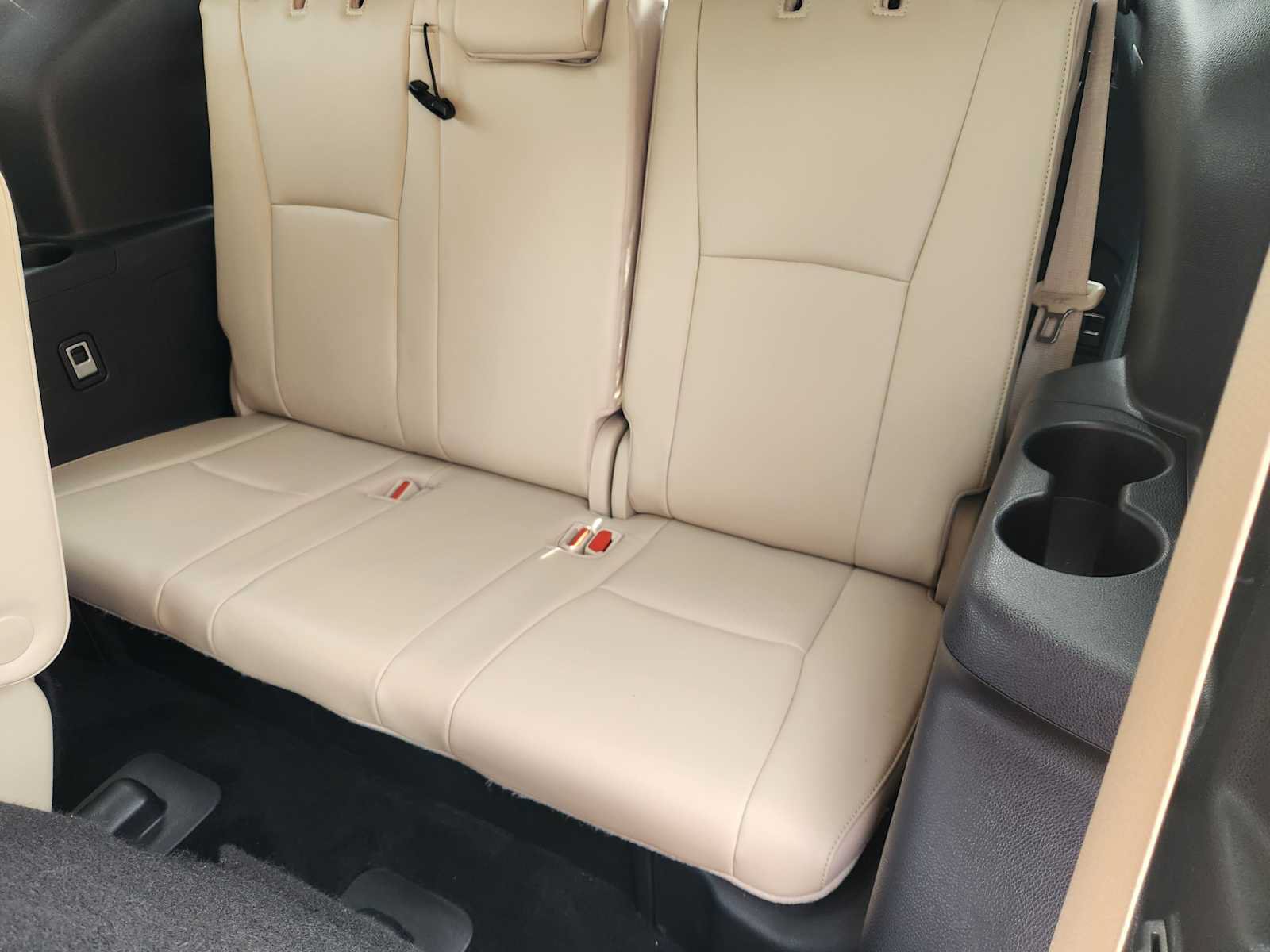 Used 2021 Toyota Highlander Limited FWD image 30