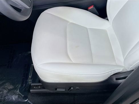 Used 2023 Tesla Model Y Performance image 17