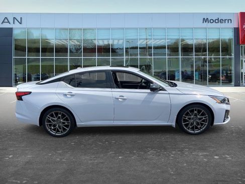 Used 2023 Nissan Altima 2.0 SR FWD image 4