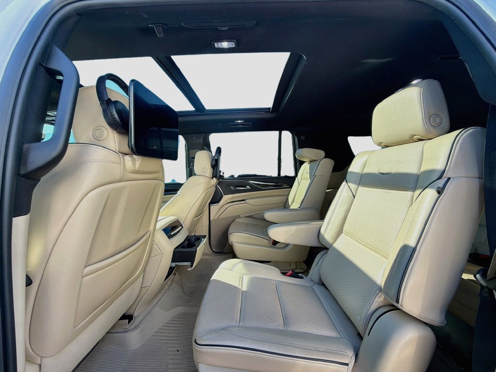 Used 2024 Cadillac Escalade ESV Premium Luxury w/ Performance Package AWD/4WD image 26