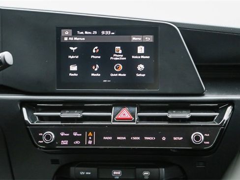 Certified 2025 Kia Niro LX image 14